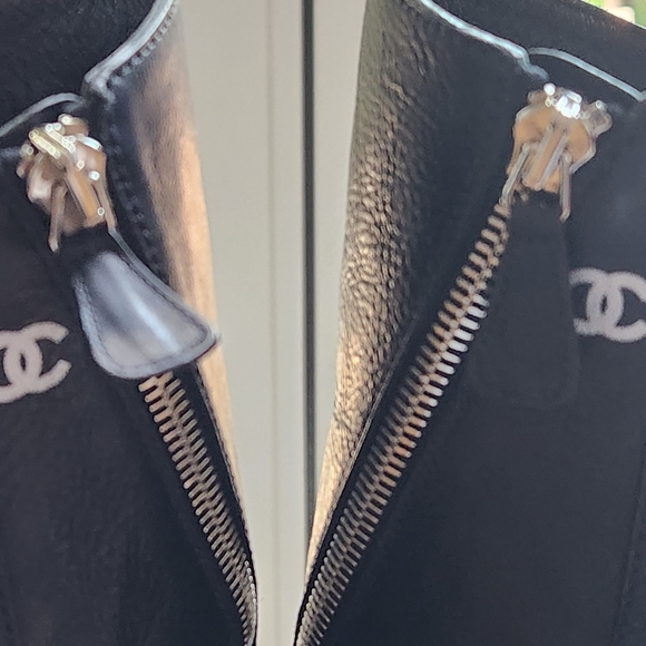 💃💯🎉HOST PICK🎉Chanel Boots 8.5 ladies. 11in high on right side /buckles/zips - Picture 6 of 17